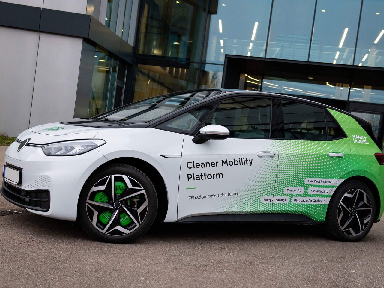 Emission-neutral and energy-saving driving: The Cleaner Mobility Platform from MANN+HUMMEL